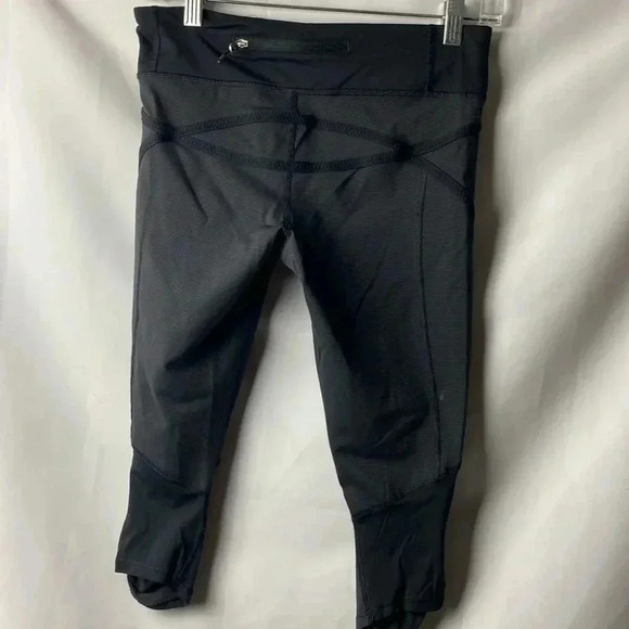 LULULEMON WO SIZE 6 RUN FOR YOUR LIFE CROP SPORT LEGGINGS BLACK WAIST ZIP POCKET - Picture 9 of 11